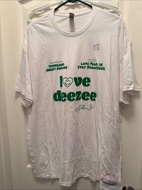 Delta Zeta: White Graphic Tee with Green "love deezee" Print